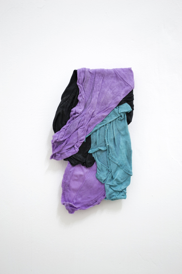 Andrew Gillespie, Pavment (4), 2015, T-shirts, polimero acrilico, 18x10cm