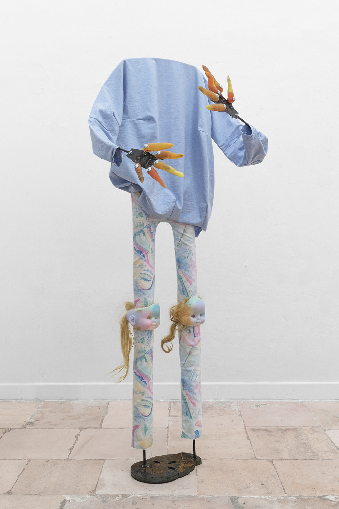 Lucia Leuci, Raccoglitore di carote adolescente, 2019, metal, fabric, resin, soil, yarn, rust, synthetic hair, 164x58x47 cm