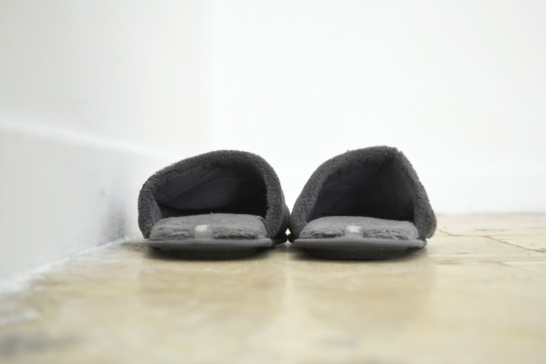 Erik Larsson, Untitled, 2016, Giuseppe e Paolo, pantofole dei curatori
