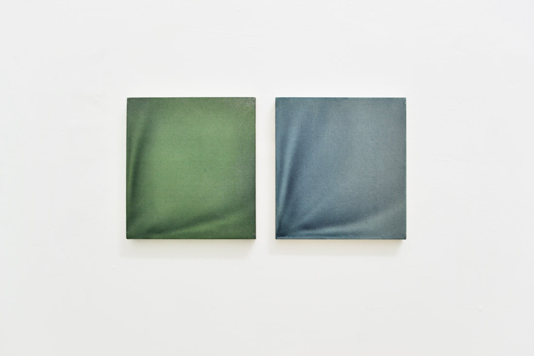 Yuichiro Kikuma, (left) Untitled, 2016, acrylic on canvas, 28x31cm; (right) Untitled, 2016, acrylic on canvas, 28x31 cm