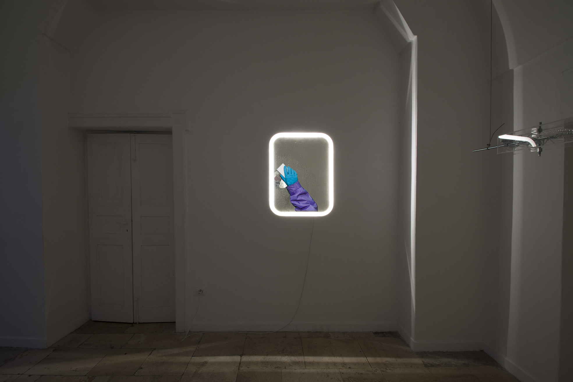 Maurizio Viceré, Camouflage an’ Soda #2, Storjorm mirror, diffused led, print, dew effect, 80 x 60 x 8 cm. 2018.